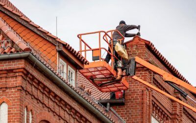 Réfection de toiture : faut-il déposer totalement l’ancienne couverture ou rénover par-dessus ?